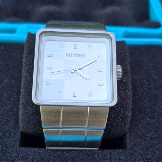 Reloj Nixon Quatro Hombre